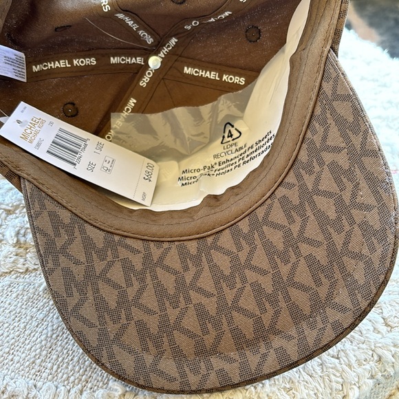 NWT gorgeous Michael Kors tan colored baseball cap - Picture 5 of 6